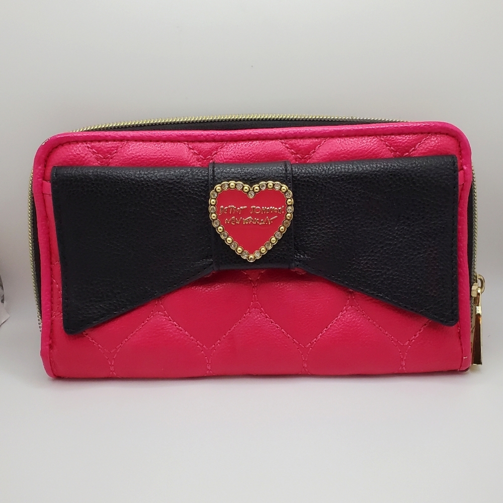 Betsey Johnson Betseyville Pink Quilted Heart with Black Bow Wallet, GUC